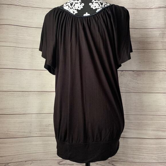 Arden B Black Blouse Short Sleeves Flowy Flattering Fit Slight Ruching Size sS - Picture 6 of 6